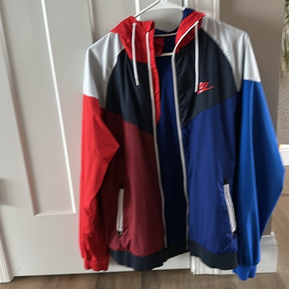Men’s Nike Windrunner Jacket size Medium. 100% Authentic in GREAT CONDITION - Picture 5 of 5